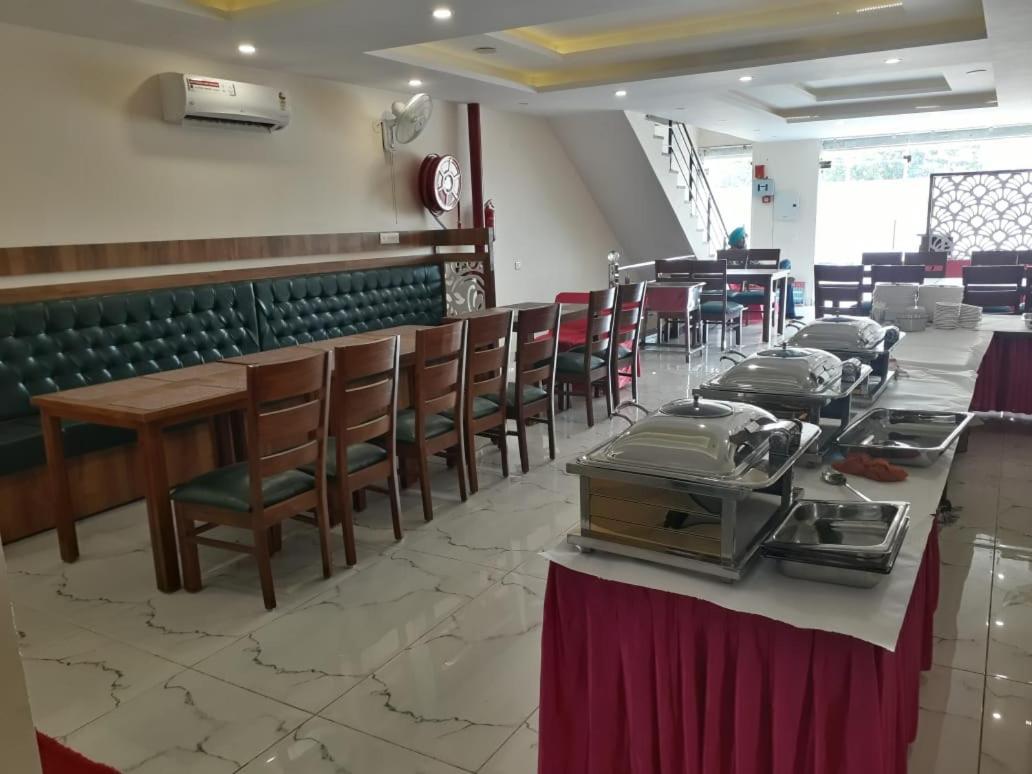 Hotel Wisteria -Main Highway Hotel Zirakpur Екстер'єр фото