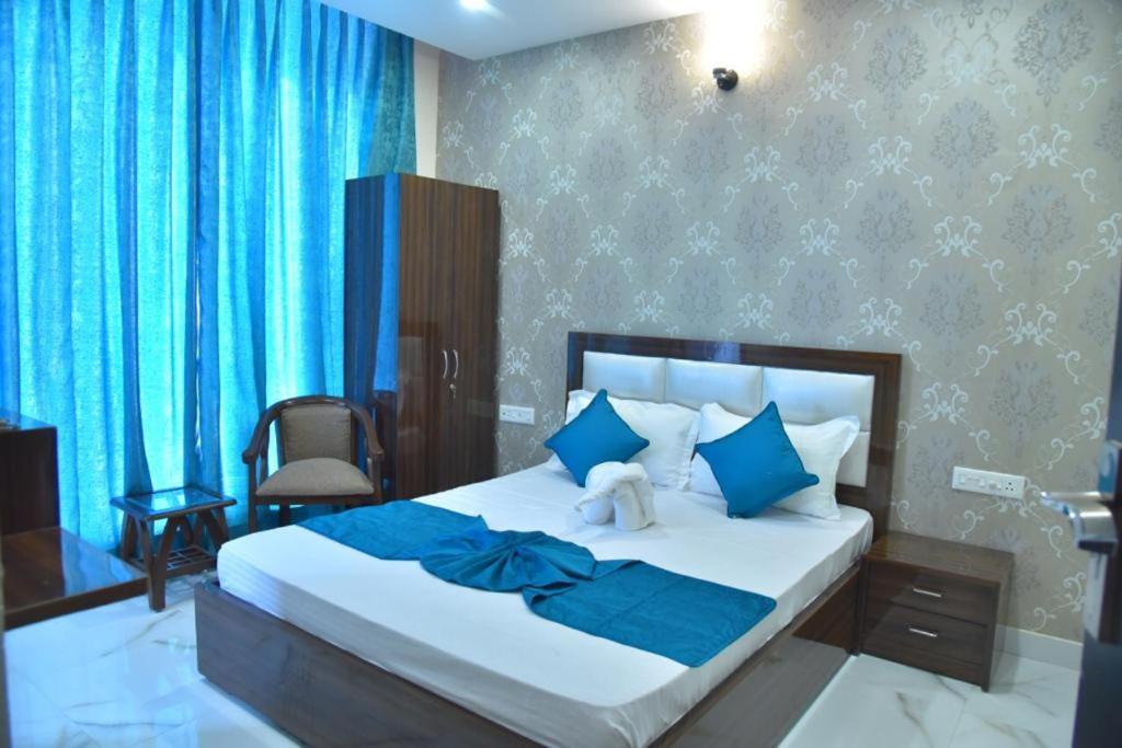 Hotel Wisteria -Main Highway Hotel Zirakpur Екстер'єр фото