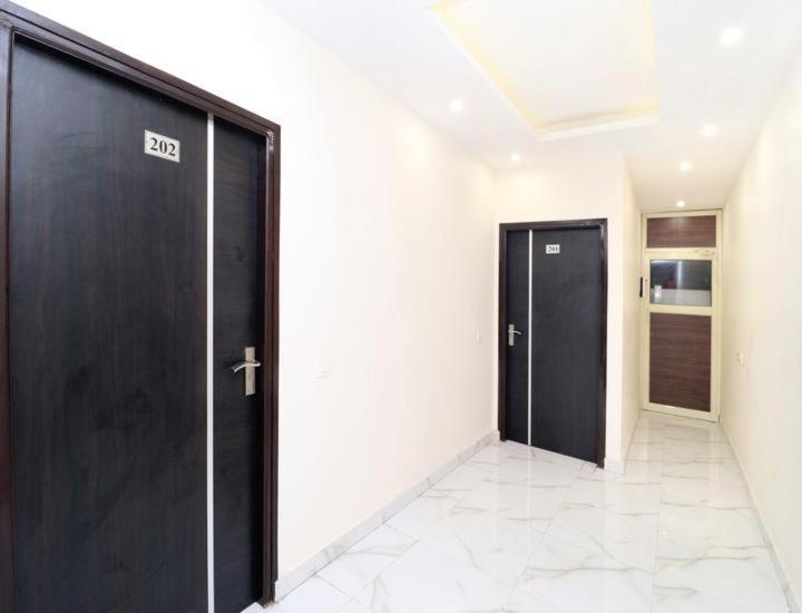 Hotel Wisteria -Main Highway Hotel Zirakpur Екстер'єр фото