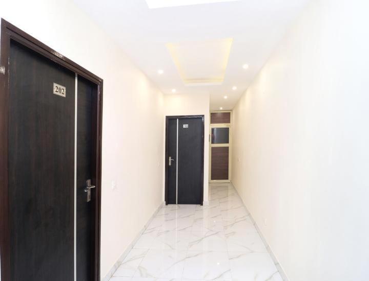 Hotel Wisteria -Main Highway Hotel Zirakpur Екстер'єр фото