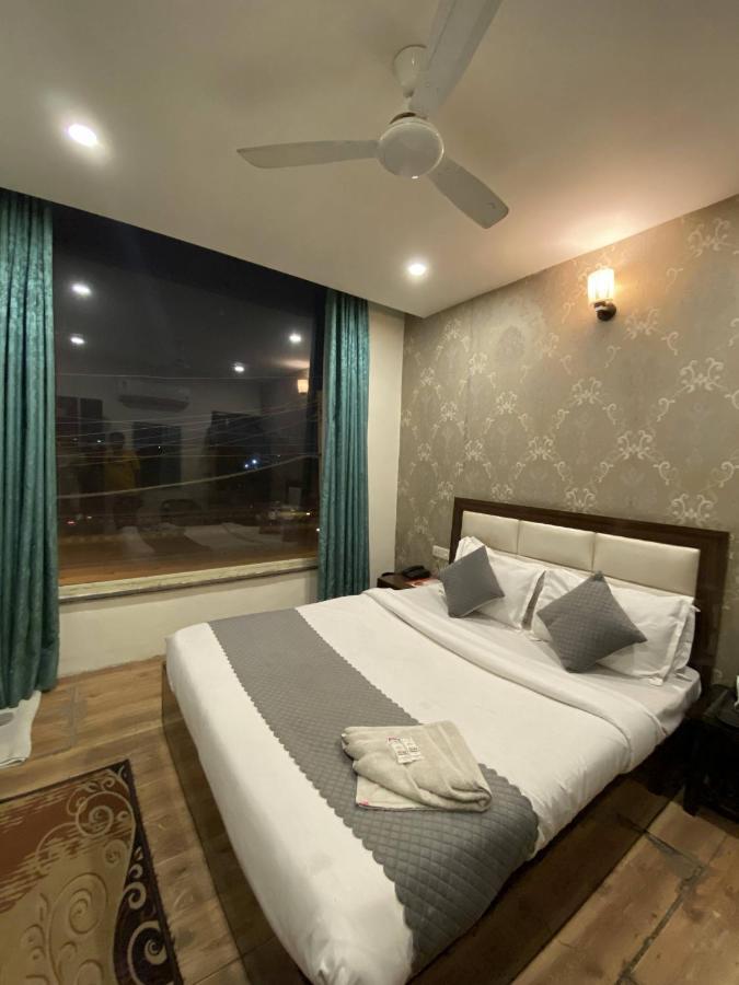 Hotel Wisteria -Main Highway Hotel Zirakpur Екстер'єр фото