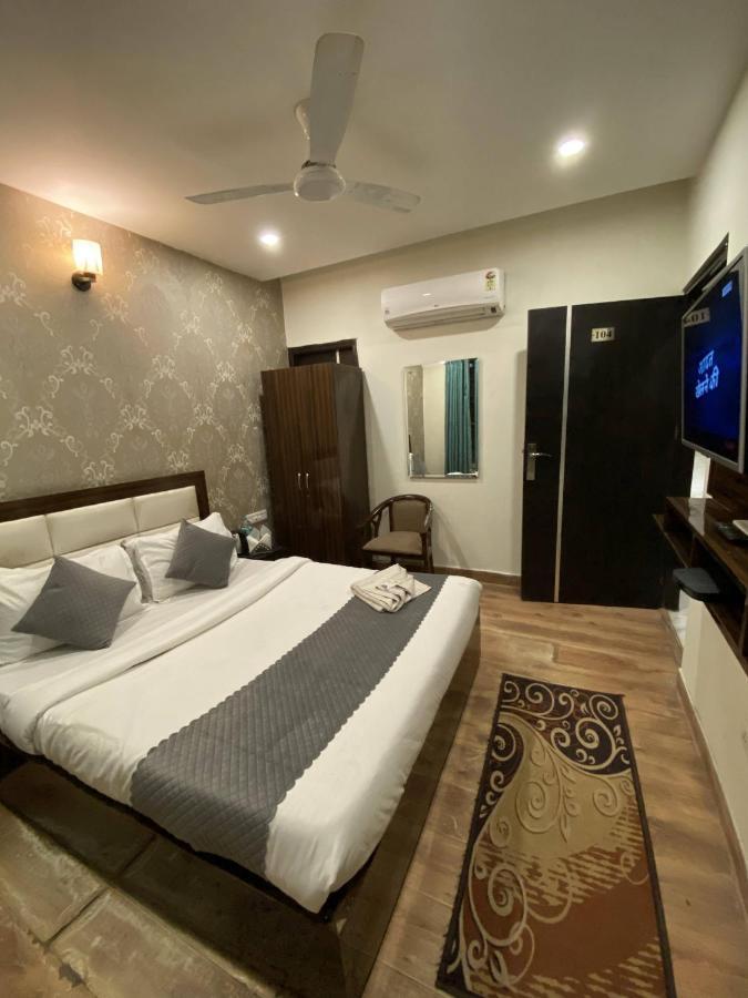 Hotel Wisteria -Main Highway Hotel Zirakpur Екстер'єр фото