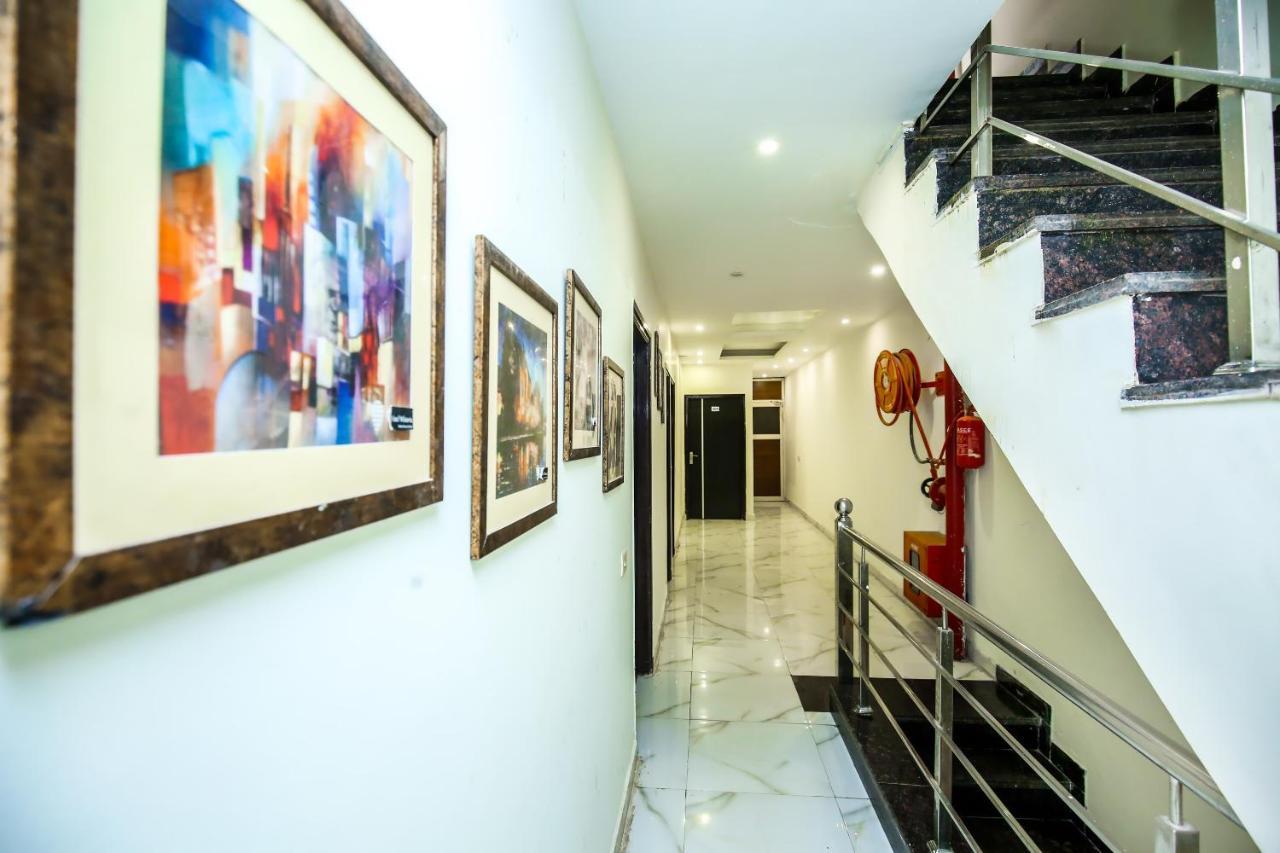 Hotel Wisteria -Main Highway Hotel Zirakpur Екстер'єр фото