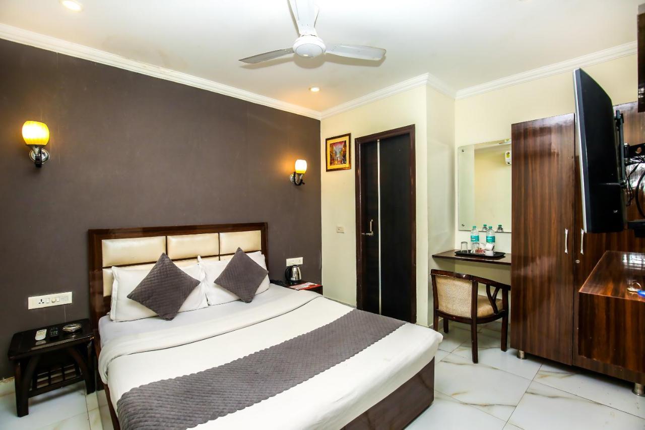 Hotel Wisteria -Main Highway Hotel Zirakpur Екстер'єр фото