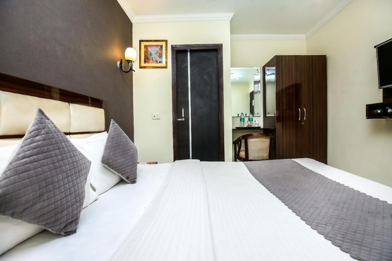 Hotel Wisteria -Main Highway Hotel Zirakpur Екстер'єр фото