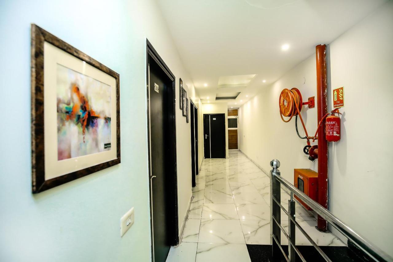 Hotel Wisteria -Main Highway Hotel Zirakpur Екстер'єр фото
